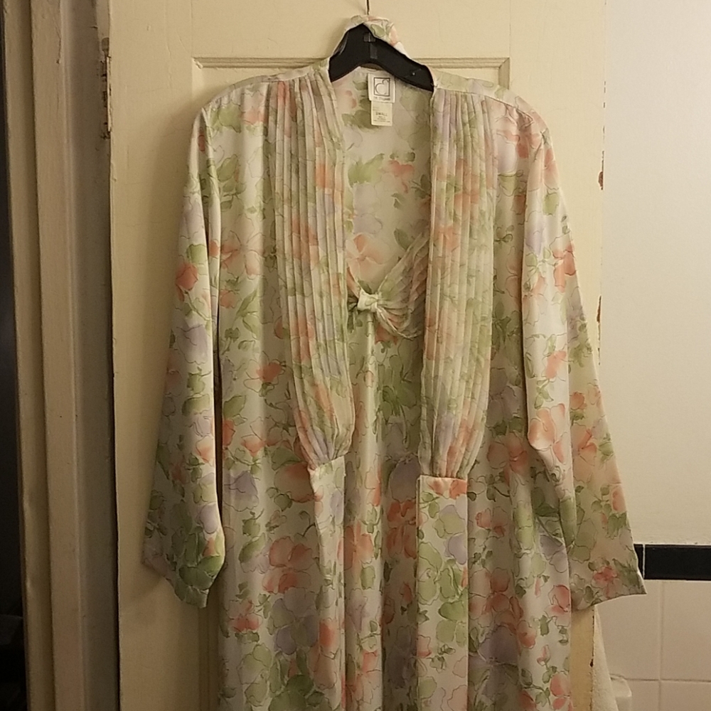 Beautiful Designer Floral Nightgown and Robe Sz S